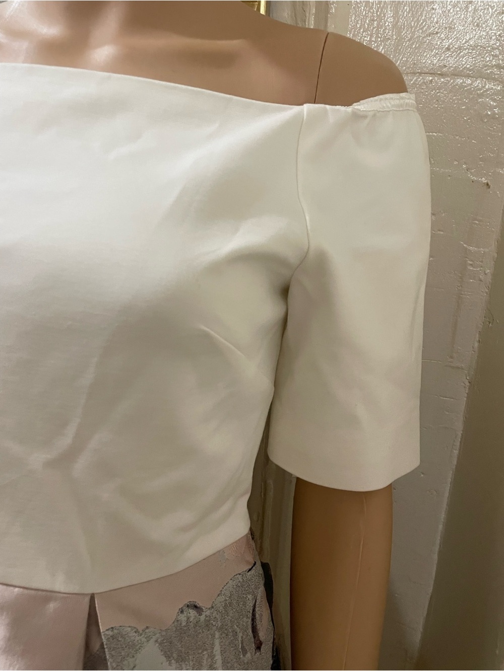 Ted Baker Blush Pink and Ivory Satin Lined Piece - Picture 4 of 16